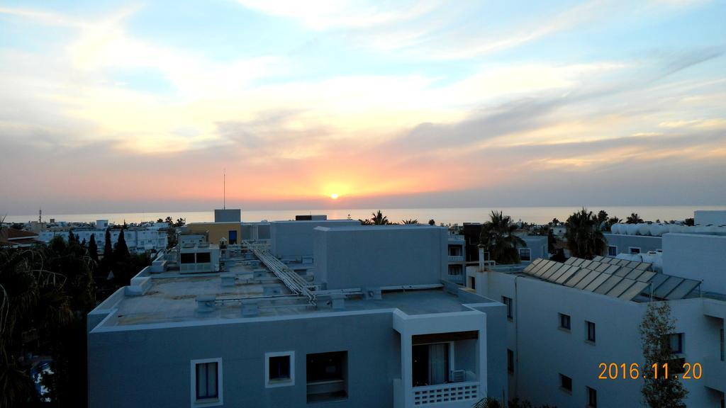 Sea Anemone Apartments Paphos Exterior photo